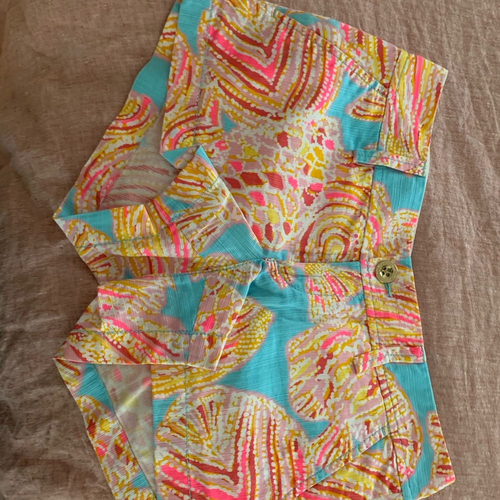 Lilly Pulitzer Walsh short. Size 00